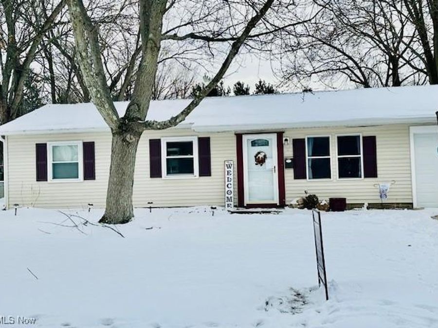 2194 Santom Road E, Stow, OH 44224 Photo 1