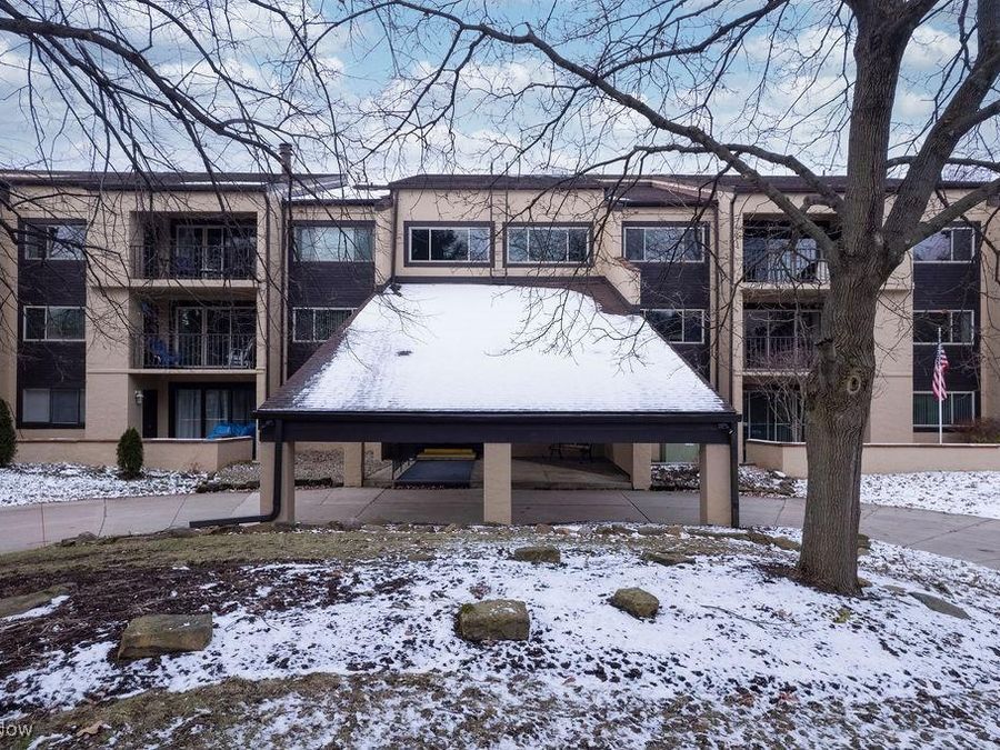 171 Court Drive , Unit 301, Fairlawn, OH 44333 Photo 1