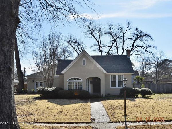 208 E Adams Avenue, Greenwood, MS 38930