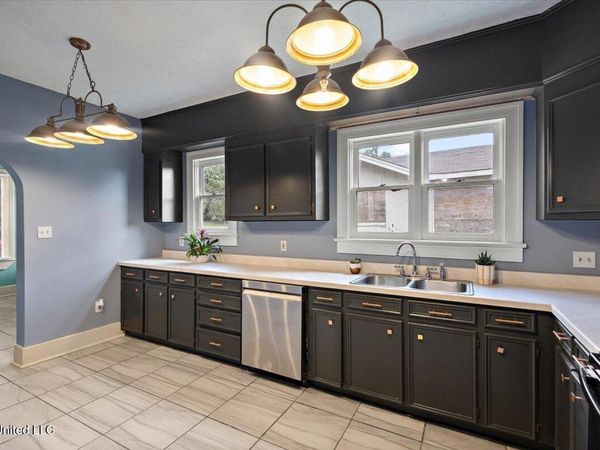 1054 Madison Street, Jackson, MS 39202