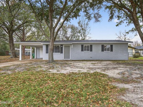 3815 Pineview Drive, Pascagoula, MS 39581