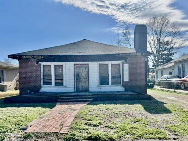 1103 Strong Avenue, Greenwood, MS 38930