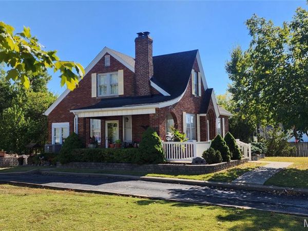 2412 State Street , Chester, IL 62233