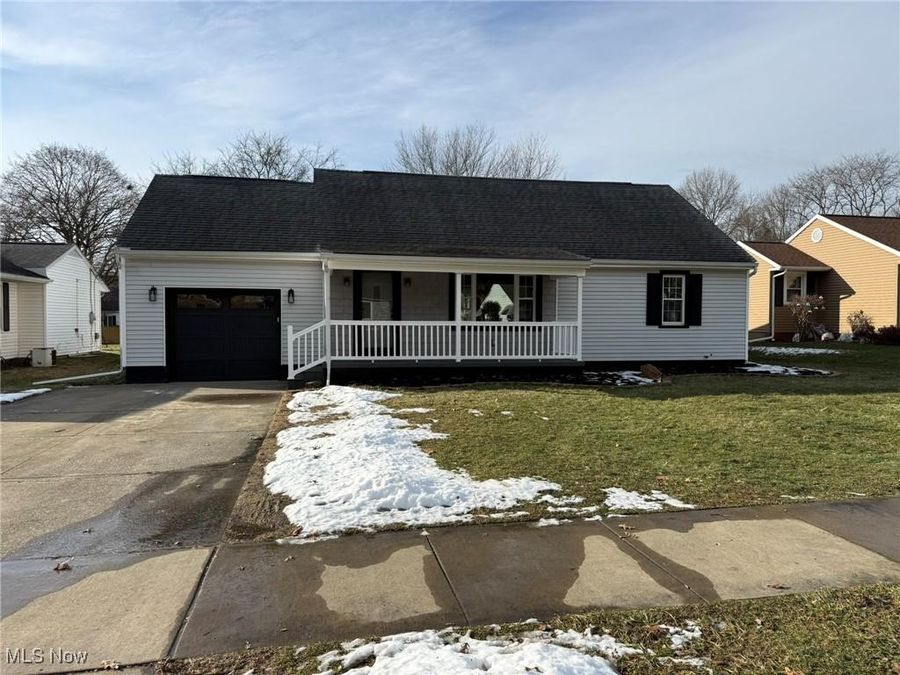 916 Oak Street NW, New Philadelphia, OH 44663 Photo 1