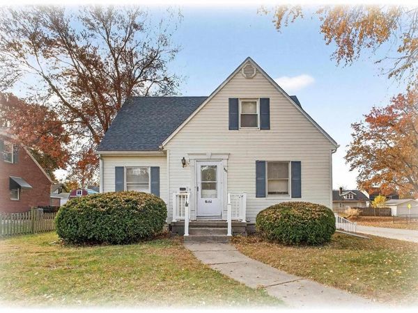 803 HOLMES Street, Bettendorf, IA 52722