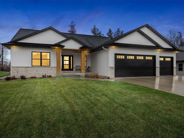 3122 Timber Ridge Court , Hiawatha, IA 52233