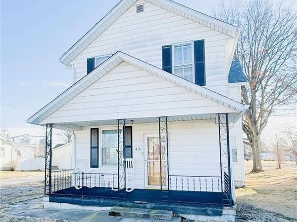 52 E Saint Louis Street , Hoyleton, IL 62803