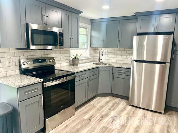 213 Temple Way , Colonia, NJ 07067