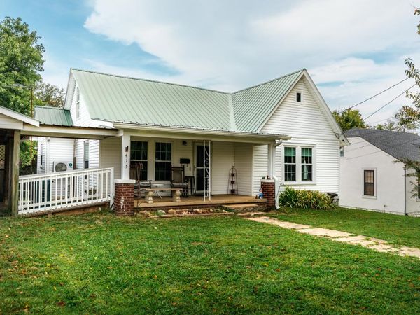 415 Swan Ave , Hohenwald, TN 38462