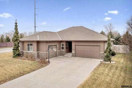 18601 Mason Street , Elkhorn, NE 68022