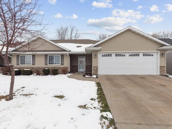 116 W Pinehurst Drive, Eldridge, IA 52748