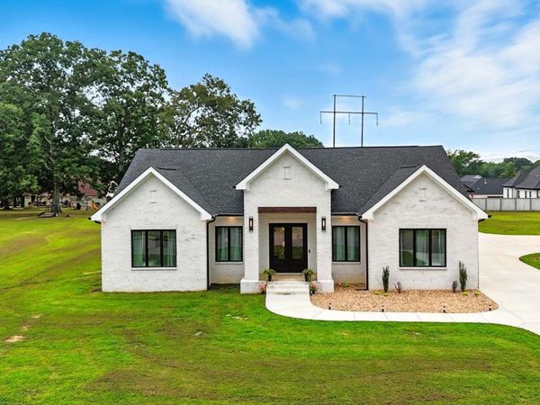 1 Ivy Dr , Fayetteville, TN 37334