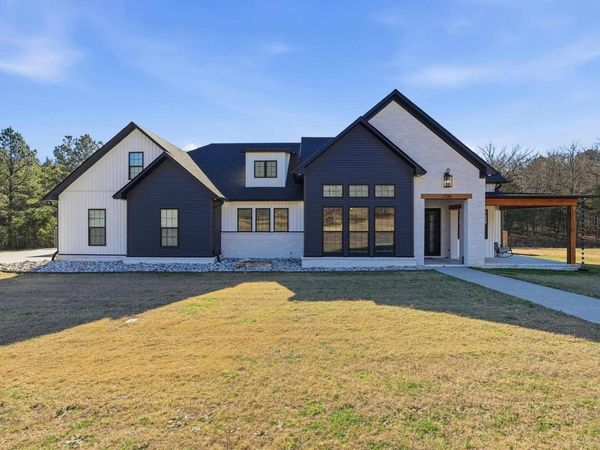 1708 Holloway St E , Morrilton, AR 72110