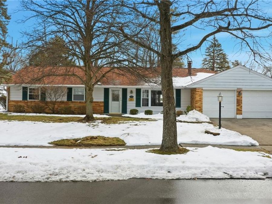 2222 Bending Willow Drive, Kettering, OH 45440 Photo 1