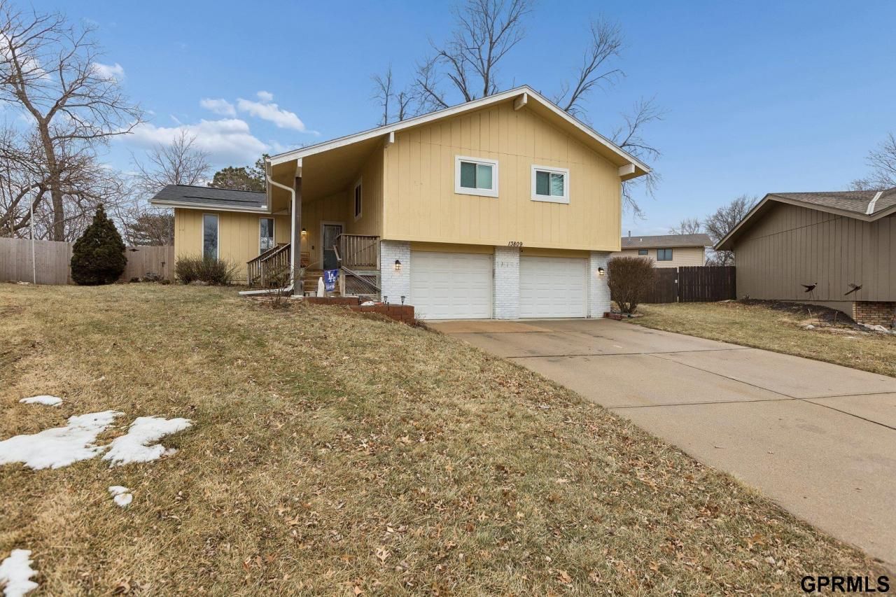 13809 X Circle , Omaha, NE 68137