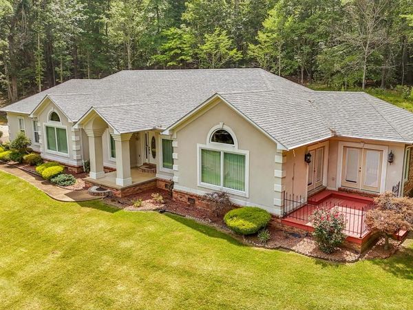 1255 TWIN VIEW CIR, Selmer, TN 38375