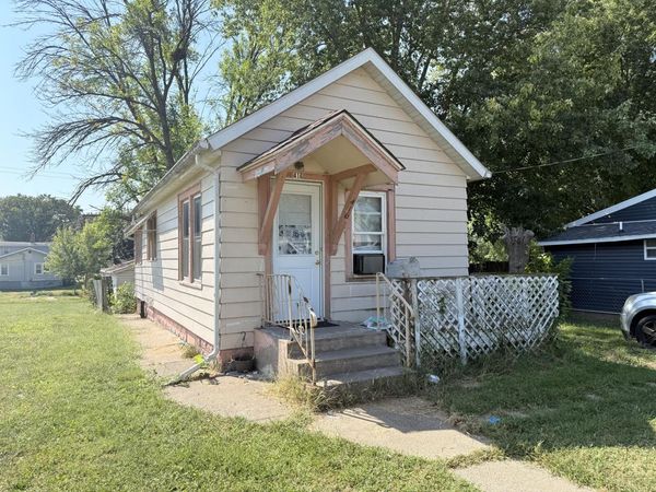 416 JACKSON ST, Muscatine, IA 52761