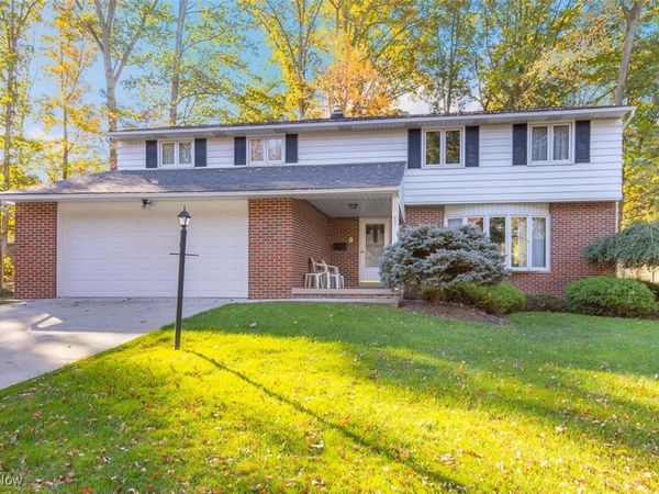 8501 Pin Oak Drive , Parma, OH 44130