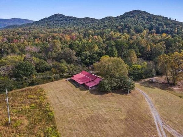 1889 Hwy 64 , Benton, TN 37307