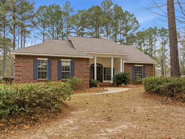 4 Woodleaf St., Hattiesburg, MS 39402