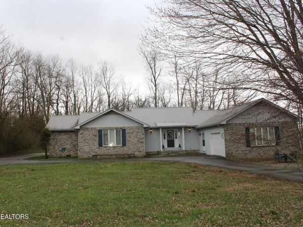 203 Rugby Ave, Jamestown, TN 38556