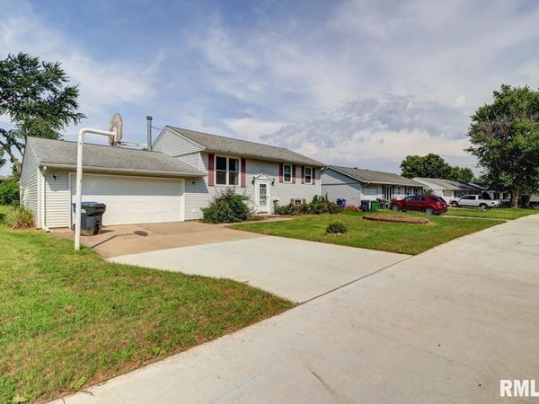 1356 SPRINGDALE Drive, Clinton, IA 52732