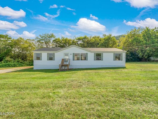 530 Farm Loop Rd, New Market, TN 37820