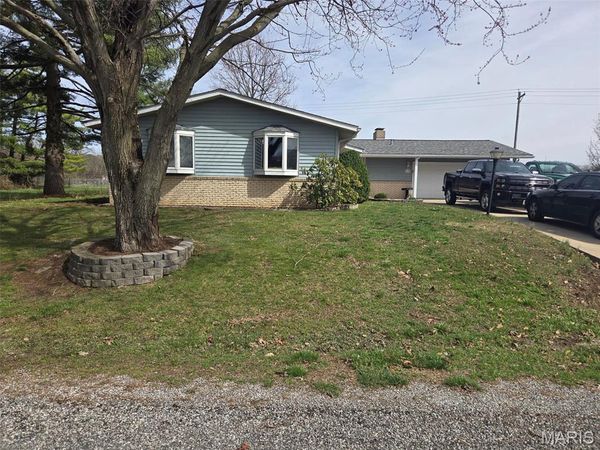 1690 Fayette Street , Carlyle, IL 62231