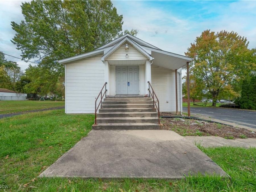 1187 Deforest Road SE, Warren, OH 44484 Photo 1