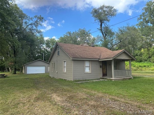 61 Jarvis Place , East St Louis, IL 62207