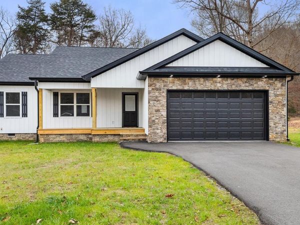 402 Old State Highway 8 , Dunlap, TN 37327