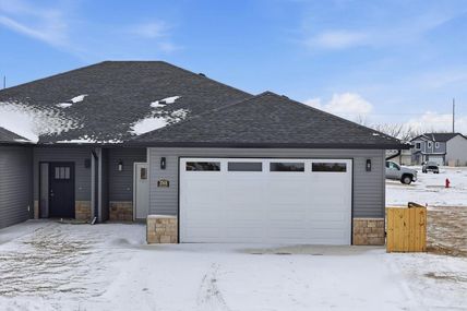 3501 Pearl Crescent Drive, Lincoln, NE 68504