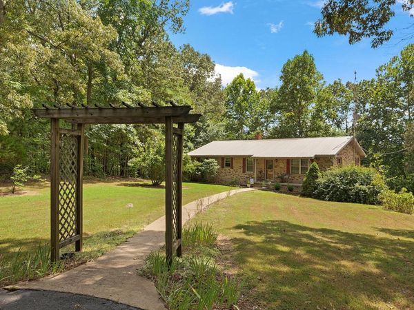 965 Spring Hill Rd , Paris, TN 38242