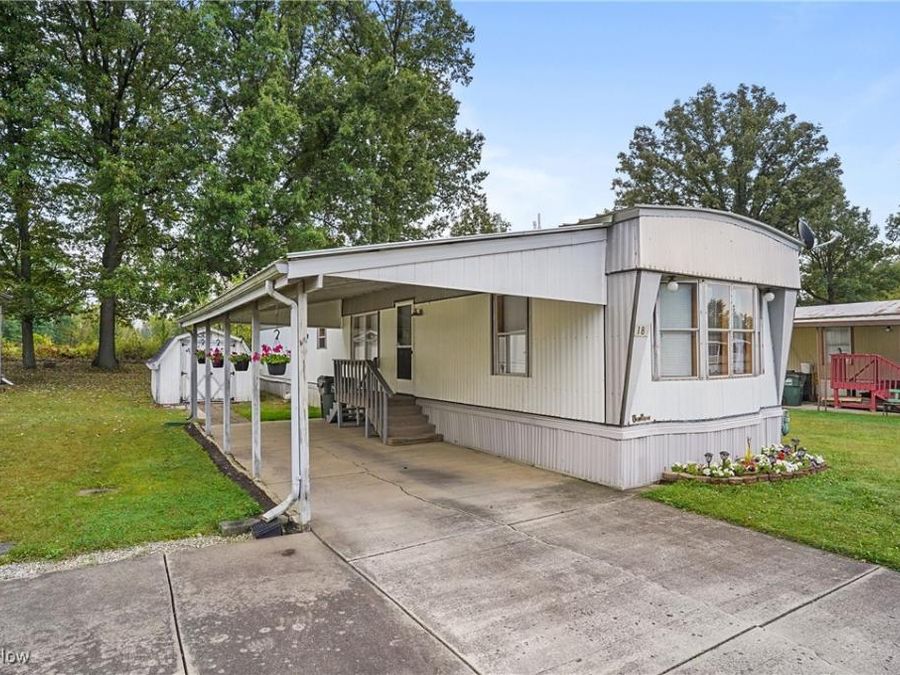 18 Boxwood Drive , Beloit, OH 44609 Photo 1