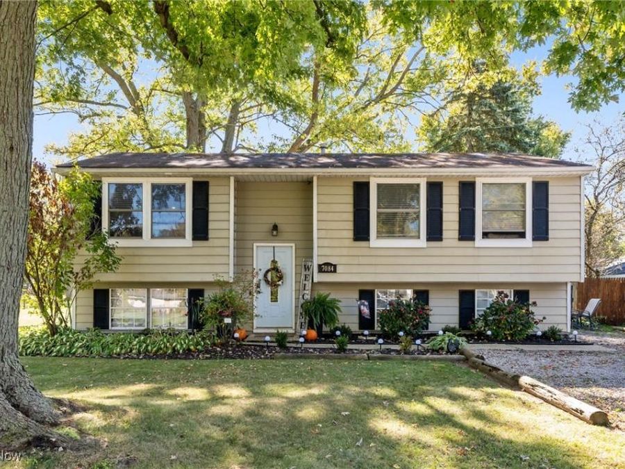 7084 Lake Road E, Madison, OH 44057 Photo 1