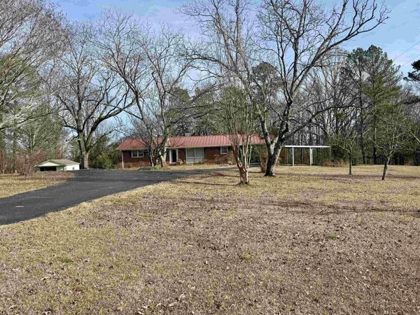6280 Hawk Pride Mountain Rd, Tuscumbia, AL 35674