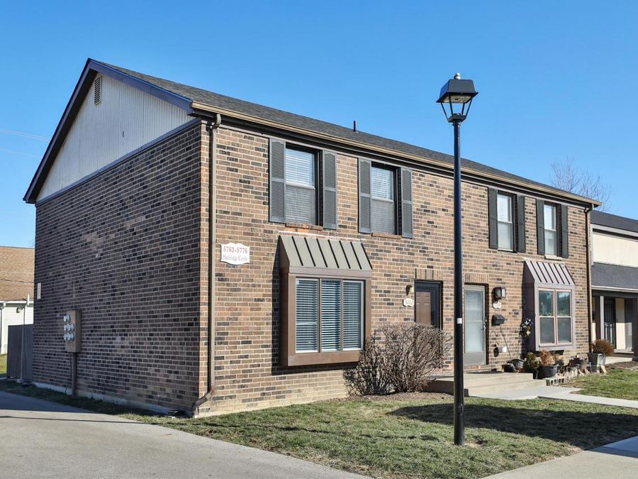 5762 Hallridge Circle , Columbus, OH 43232 Photo 1