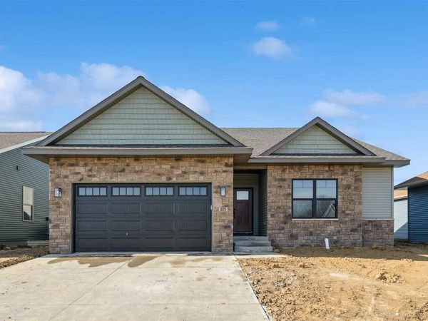 225 Chadwick Ln, Iowa City, IA 52245
