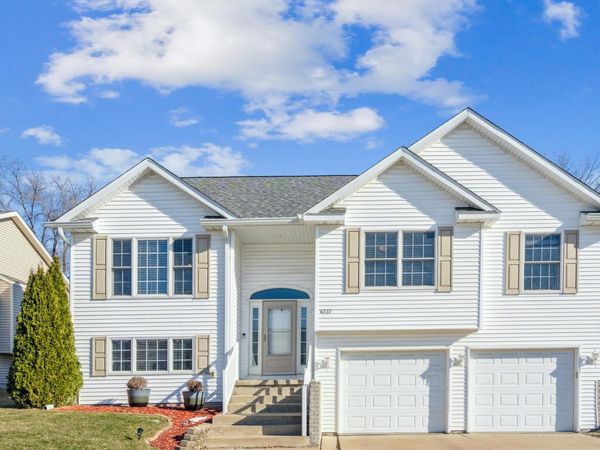 6737 Brookview Lane, Davenport, IA 52806