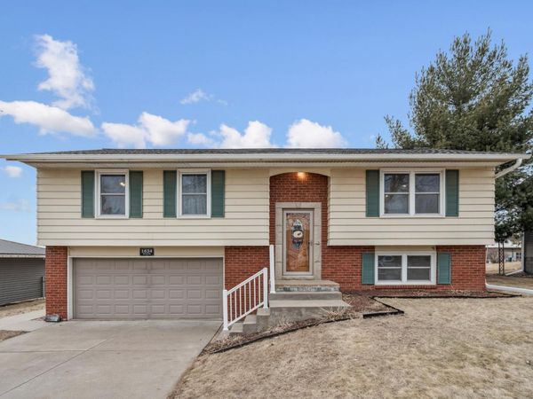 1624 9th Street NW, Clinton, IA 52732
