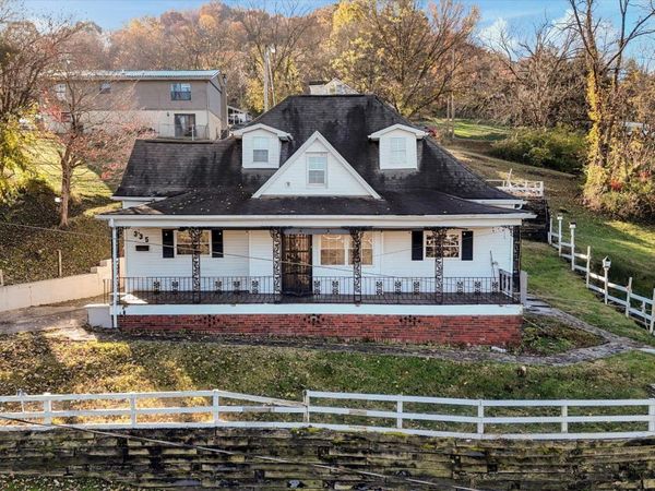 335 High Street , Jellico, TN 37762