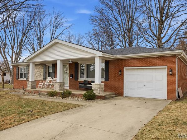 1261 13th , Carlyle, IL 62231