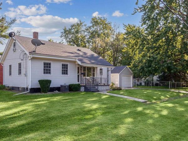 460 W KNOX Street, Galesburg, IL 61401