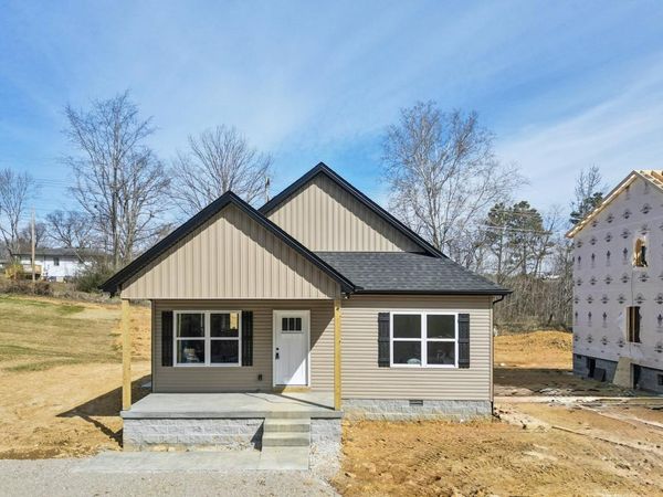 1118 W First Street , Dickson, TN 37055