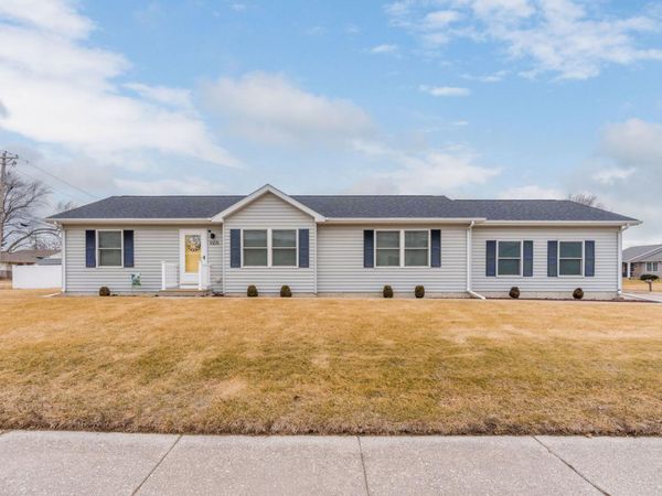 1005 17th Avenue, Silvis, IL 61282