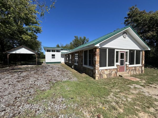 220 E Center Street, Cave City, AR 72521