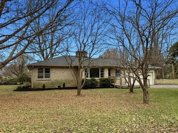 2736 Clinton Cir , Hopkinsville, KY 42240