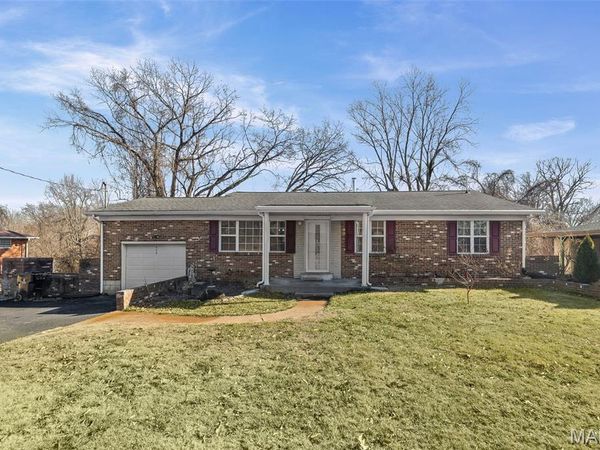 208 Hillwood Drive , Belleville, IL 62223