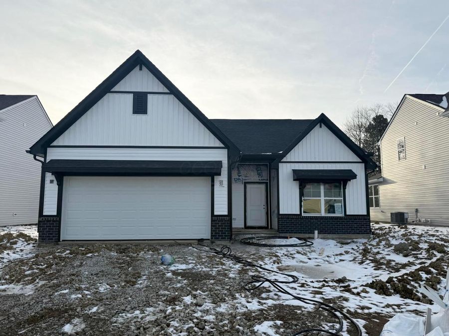 307 Nixon Way , London, OH 43140 Photo 1