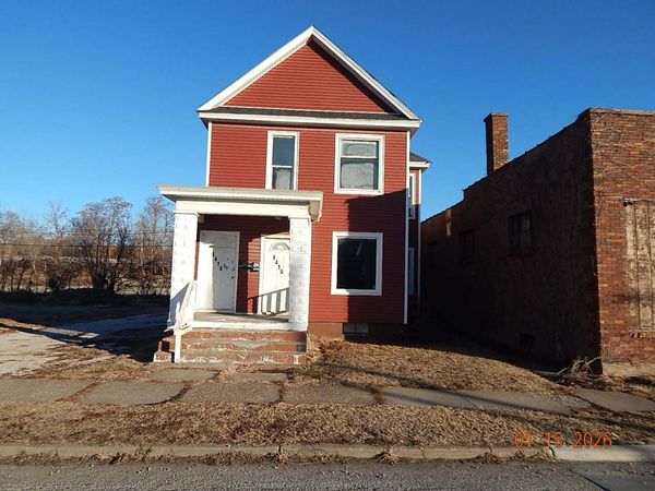 1410 W 4th St Street, Davenport, IA 52802